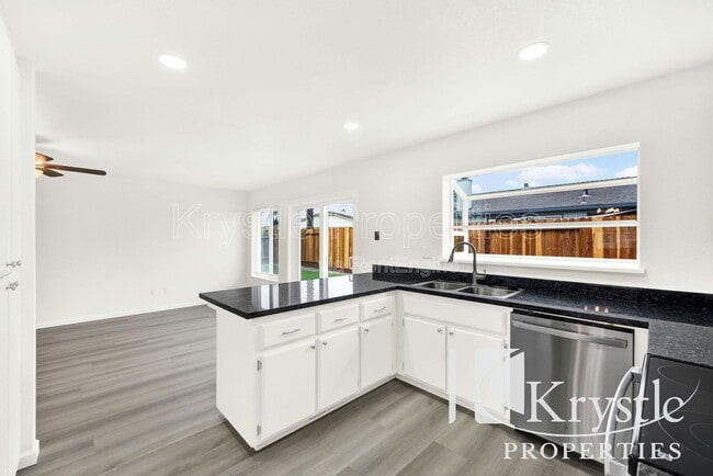 Photo - 606 Humbolt Dr
