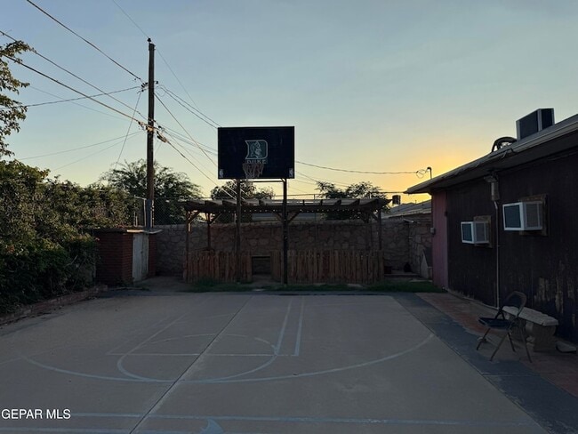 Photo - 8208 Dempsey Ave