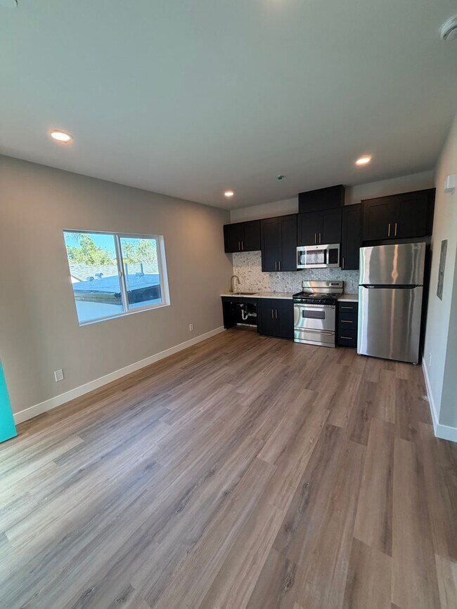 Photo - 3365 A St Unidad Downstairs studio