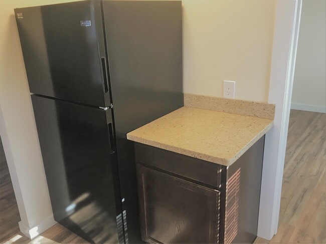 Photo - 4550 Lakeshore Blvd