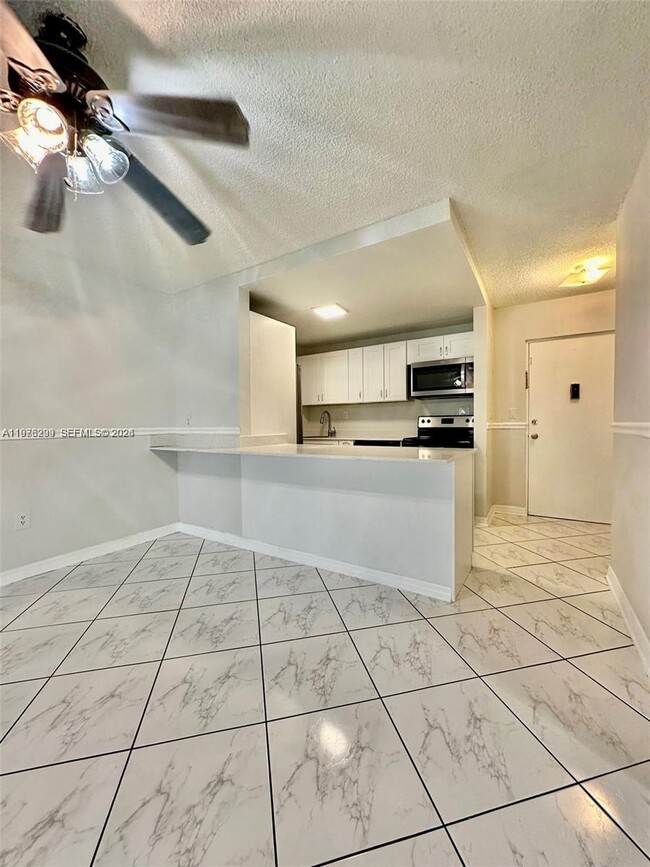 Photo - 424 SW 7th St Unit 102