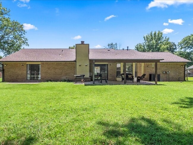 Photo - 1206 Oakwood Dr