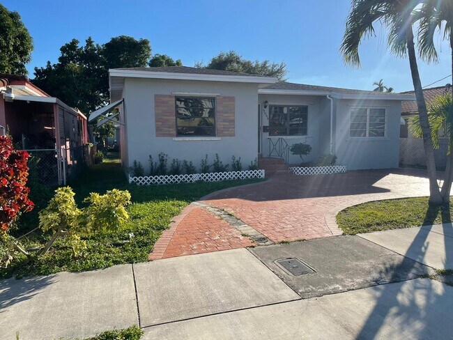 Delantero izquierdo - 3344 SW 22nd Ter
