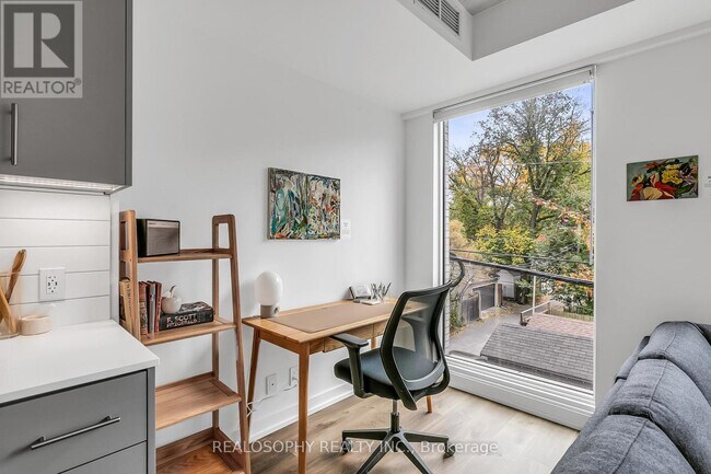 Photo - 115 Larchmount Ave Unit 210