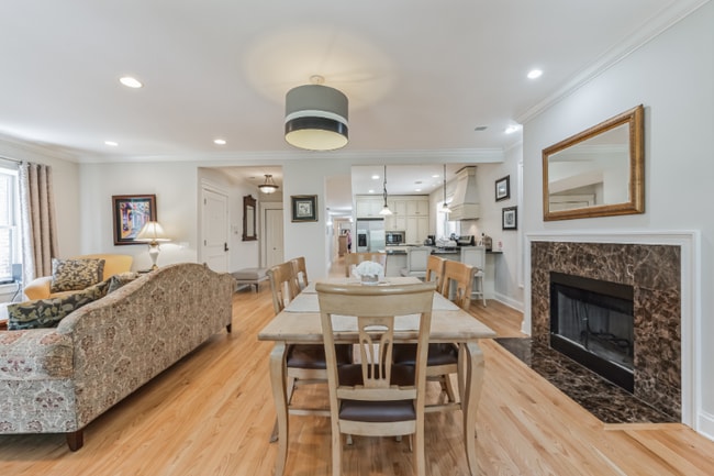 Photo - 2033 W Jarvis Ave Unidad Apt 3