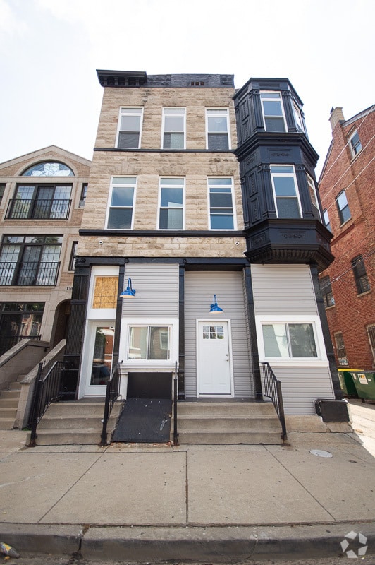 Building Photo - 1708 S Carpenter St Unit 2R Rental
