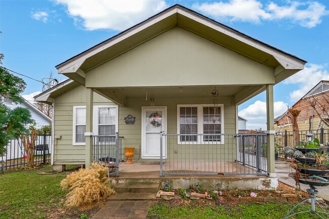 Building Photo - 1110 11th St