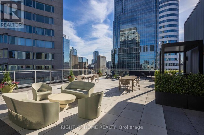 220 Victoria St Unit 905
