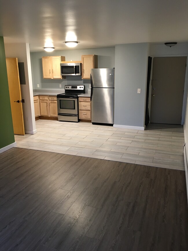 Kitchen - Green Oaks Apartments