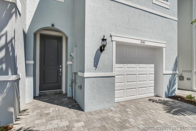 1841 SE Roxy Way