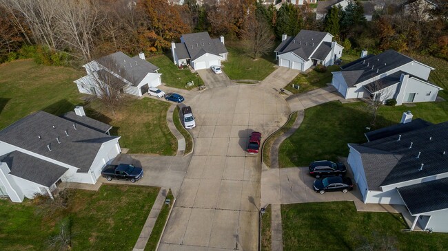 Building Photo - Upscale Duplex 2BD/2BA Cul-de-sac