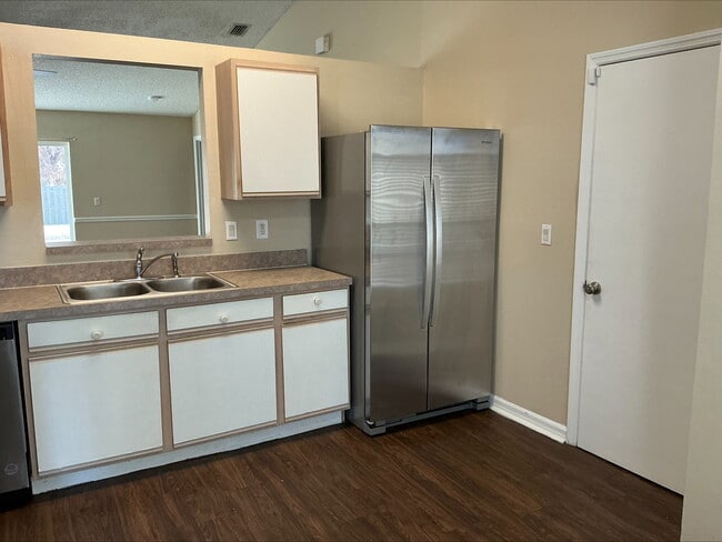 Photo - 632 Delmonico St NE