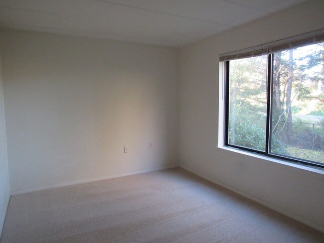 Photo - Leesburg 2 bedroom condo with balcony