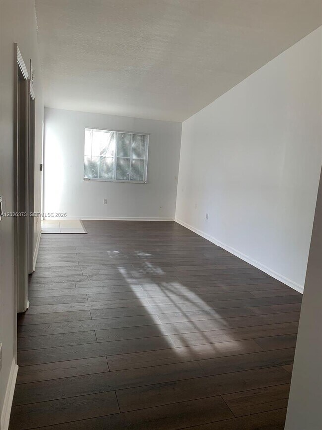 Building Photo - 2931 SE 13th Ave Unit 202-47