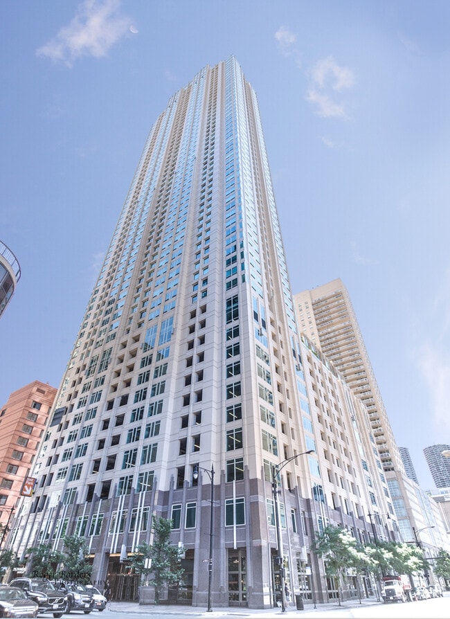 Building Photo - 33 W Ontario St Unit 54C