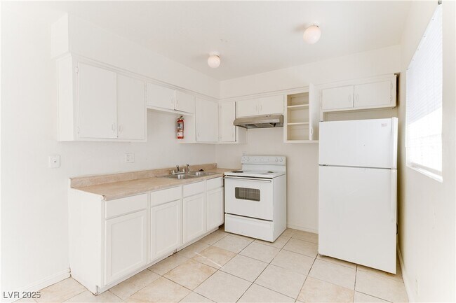 Photo - 3370 S Athens St Unidad 4