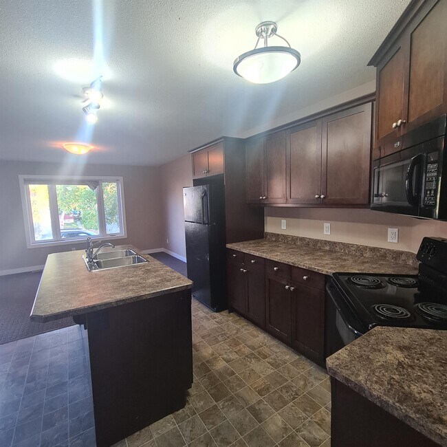 Photo - 420 Toronto St