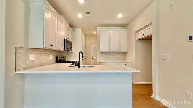 Photo - 618 Sadie Cir