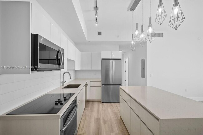 Photo - 101 Diplomat Pkwy Unidad 2306