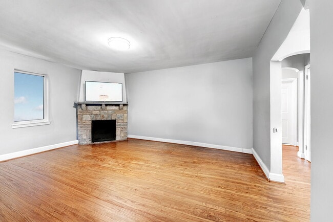 Photo - 715 N George Mason Dr