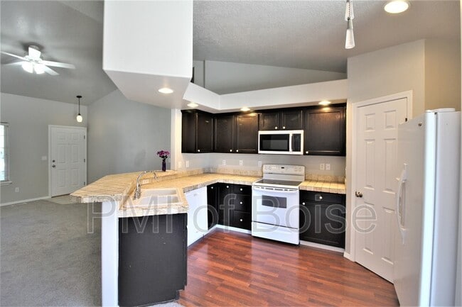 Photo - 3300 N Elmstone Ave