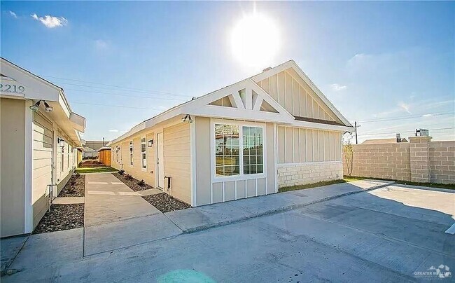 Building Photo - 2219 Northridge Ave Rental