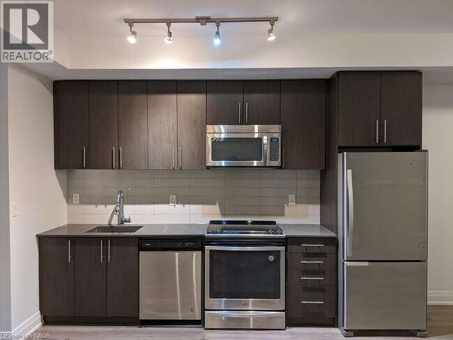 Photo - 780 Sheppard Ave E