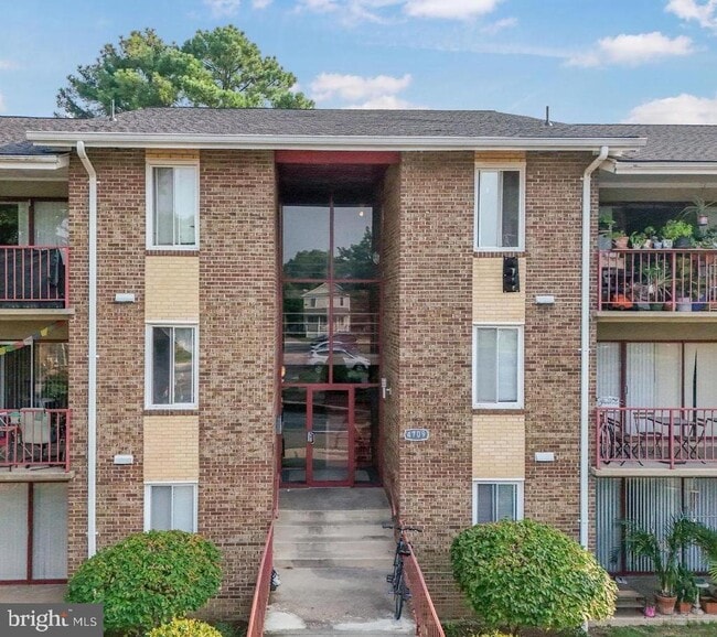 Building Photo - 4709 Tecumseh St Unit 302 Rental