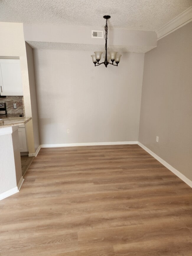 Dining - 13003 Plantation Park Cir Unit 13210