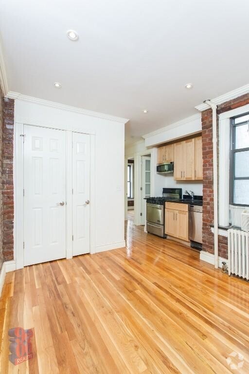 Building Photo - 410 E 13th St Unit 2D Rental