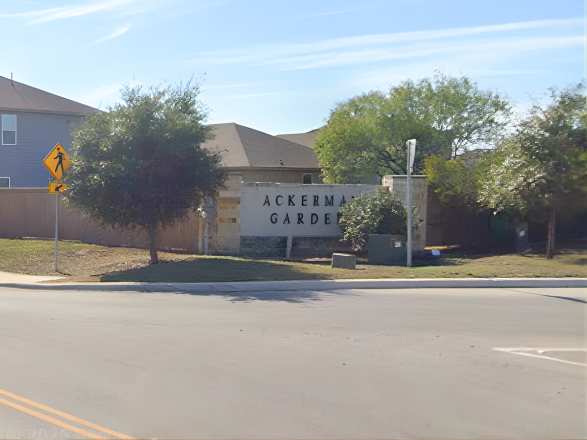 Photo - 4015 Turning Pine Edge