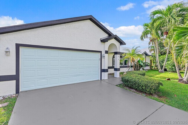 Photo - 414 SW Lairo Ave
