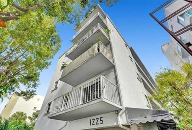 Building Photo - Location, Location, Location! 1 Bedroom/1 Bathroom in Miami Beach! Unit 1