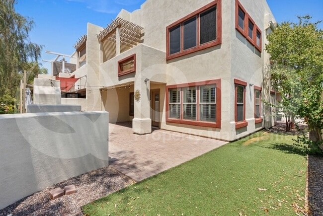 Building Photo - 1735 E Libra Dr