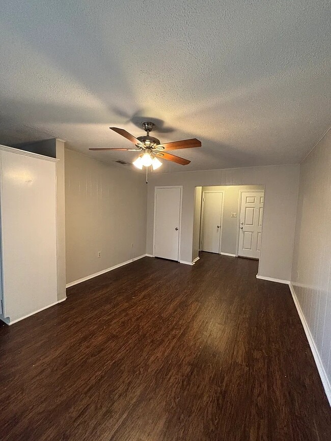 Photo - 1220 Twin Lakes Dr