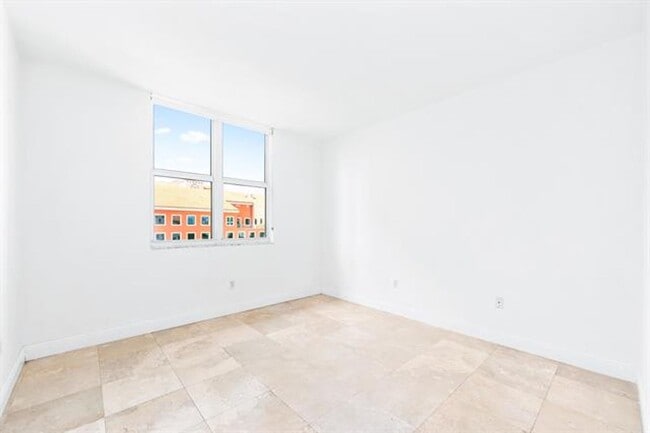 Photo - 2030 Douglas Rd Unidad 2030 S Douglas Rd # 807