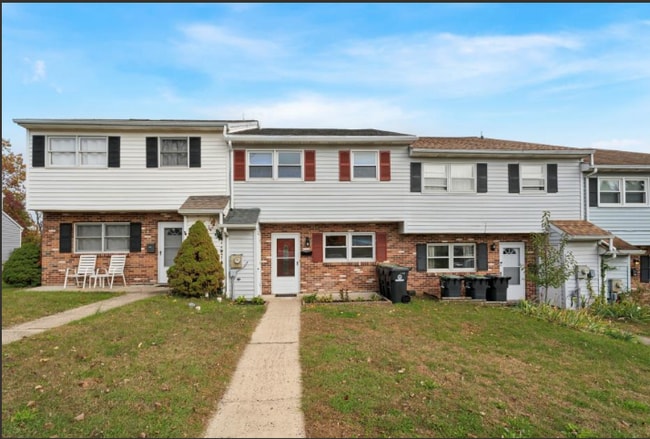 Building Photo - 422 Heckle St