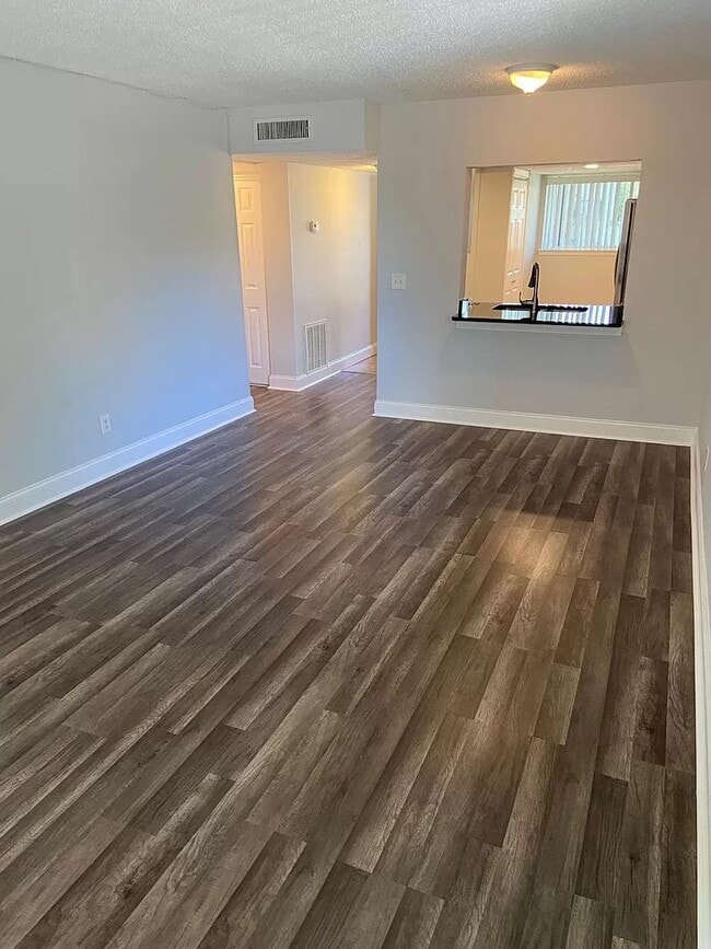 Photo - Lovely 2 bedroom 2 Bath:  50% off first Mo...