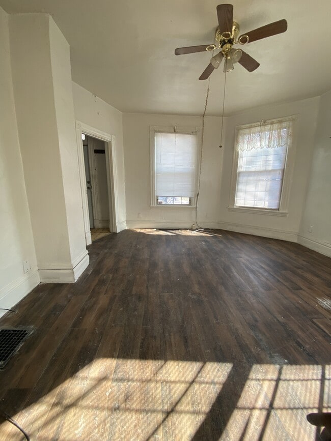 Photo - 103 4th St
