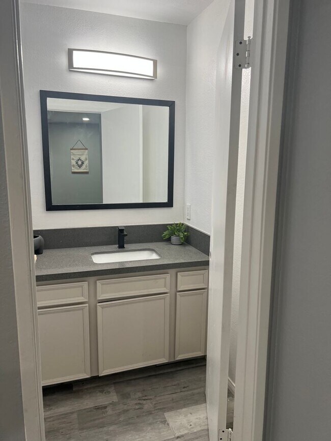 Photo - 725 E Ridgecrest Blvd Unidad C