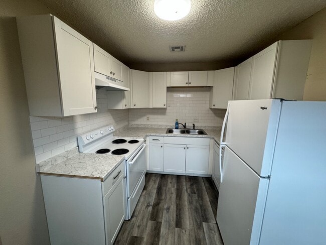 Building Photo - 1404 N Grand Ave Rental