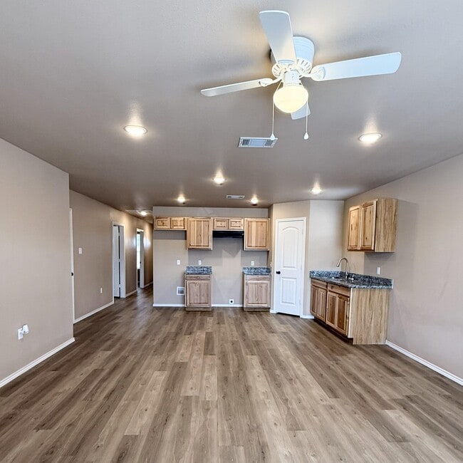 Photo - 2917 E Cornell St