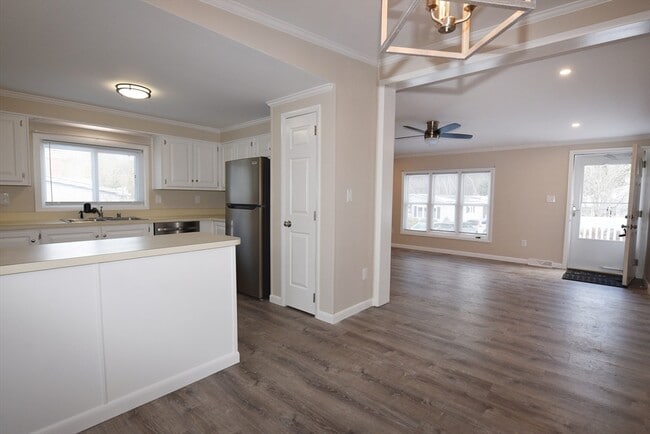 Photo - 6 Canterbury Ln