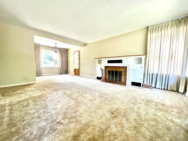 4633 Oakwood Ave