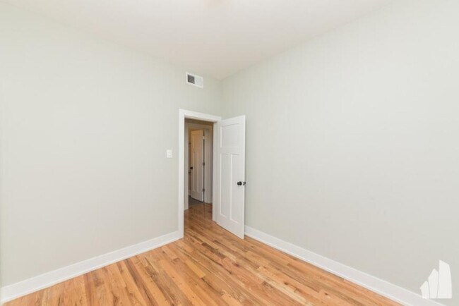 Photo - 3 bedroom in Chicago IL 60657 Unit 3