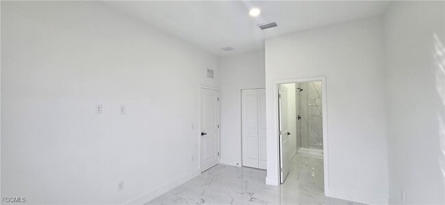 Building Photo - 306 NE 10th Terrace