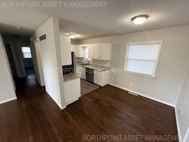 Photo - 3 bed, 1 bath, open layout available now!