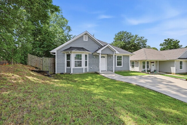 Photo - 422 E Elm St