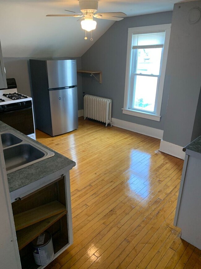 Photo - 3 Bedroom Duplex Unit 1026A Upper
