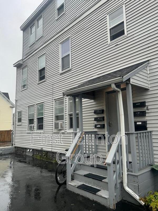 Photo - 9 Cedar St Unidad 2 right Rental